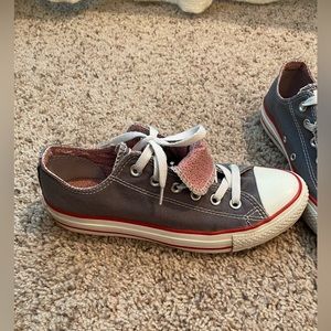 Women’s size 8 grey & pink Converse.
